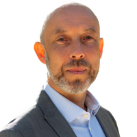 thumbnail_moi fond blanc